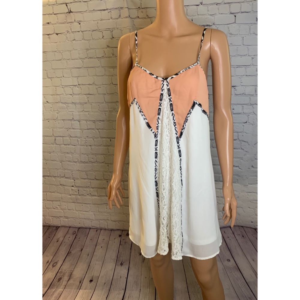 Jealous Tomato White w/ Lace & Abstract Detail Dress size small boho